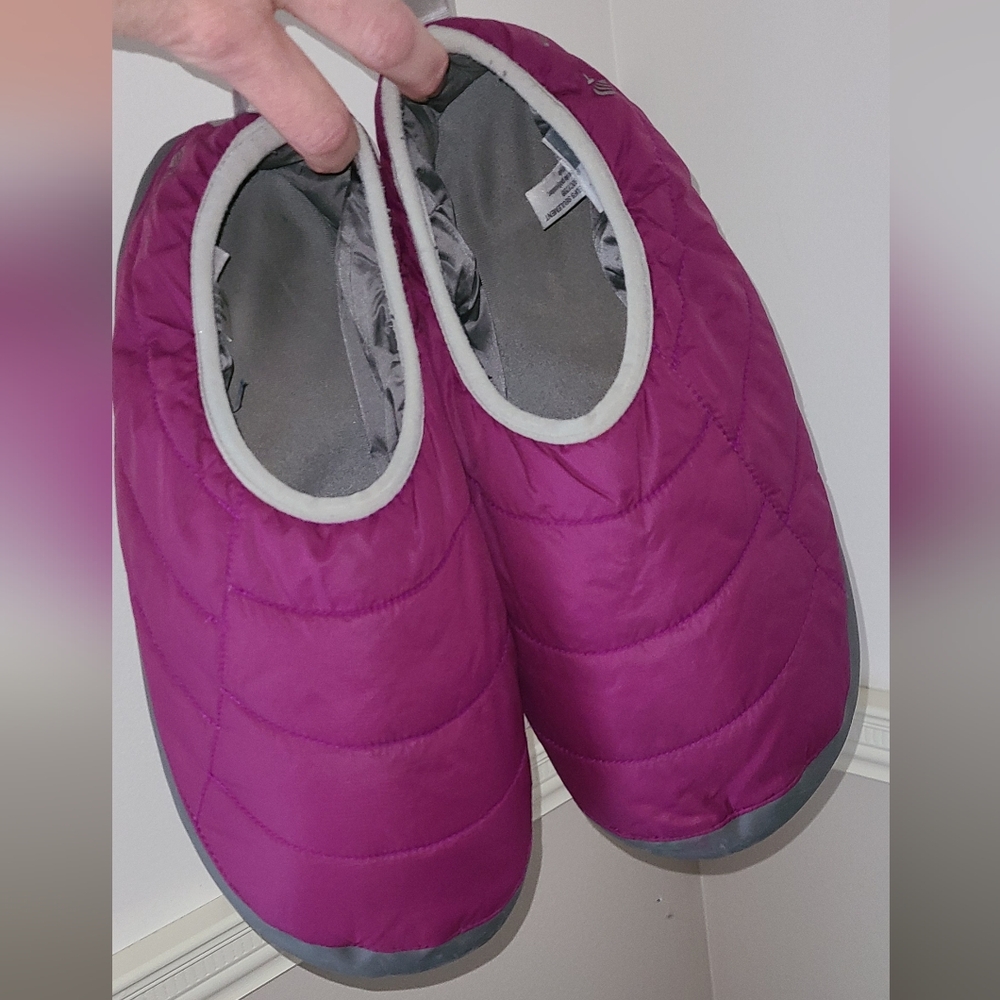 MEC Hut Slippers Size Large